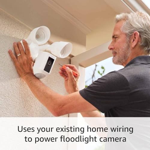 White Floodlight Cam with motion-activated 1080p HD video R874