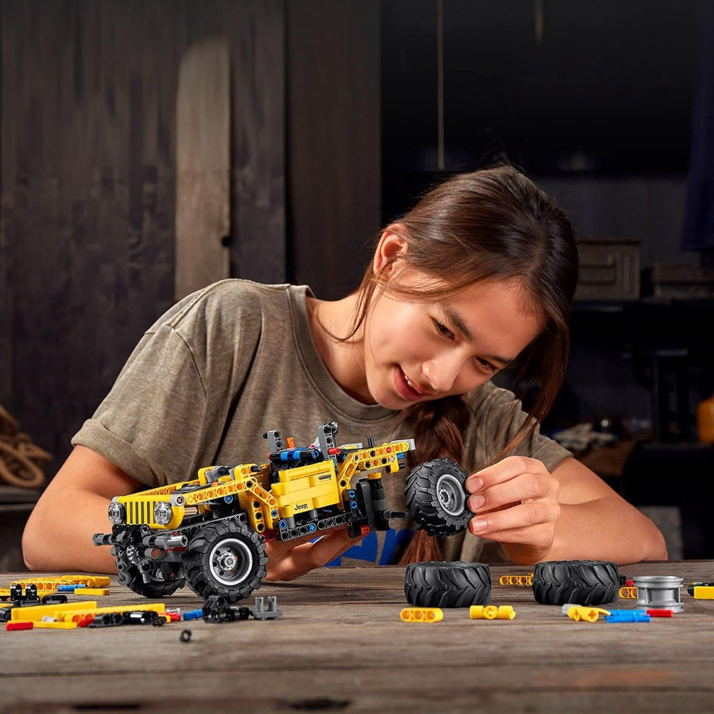 LEGO Technic Jeep Wrangler 4x4 Toy Car 42122 Model Building Kit D4879