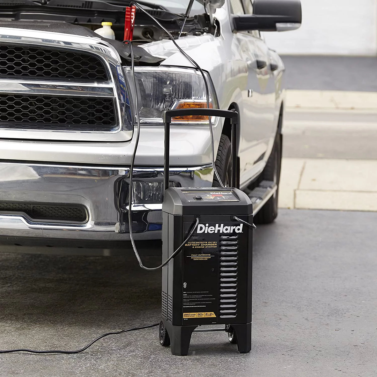 Automatic 12 V 250 amps Battery Charger/Engine Starter Z84782